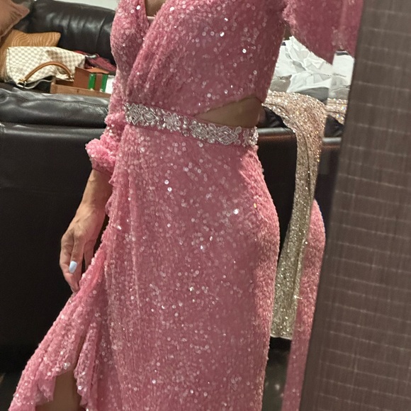 Pink cut-out Mac Duggal sequin gown. Size XS - Picture 4 of 6